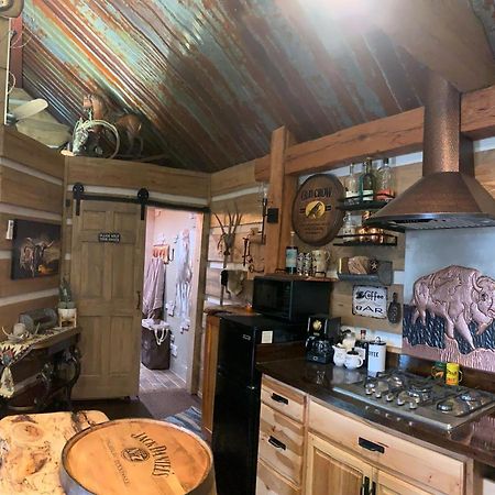Fox Pass Cabins Bed and Breakfast Hot Springs Exterior foto